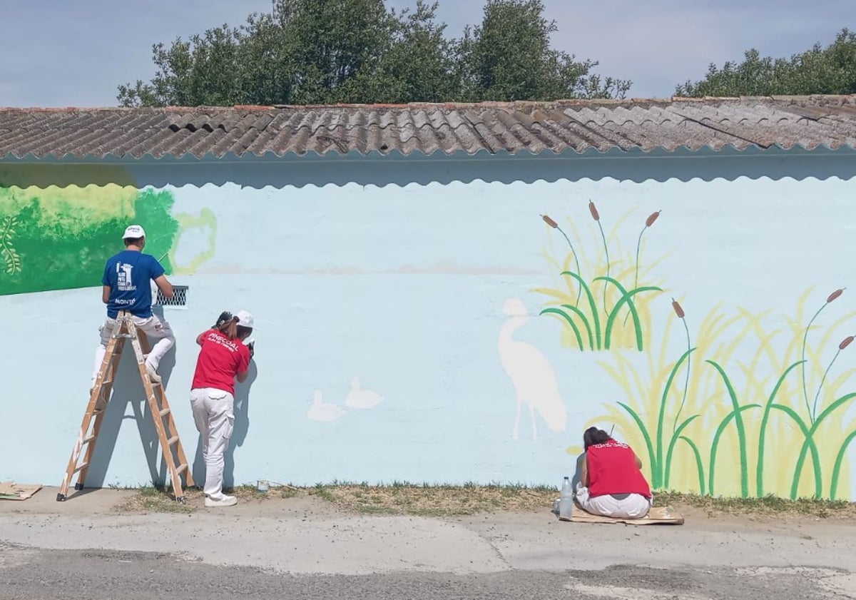 Imagen principal - Las acciones de formación en Alba dan forma a un nuevo almacén municipal y un mural en La Dehesa