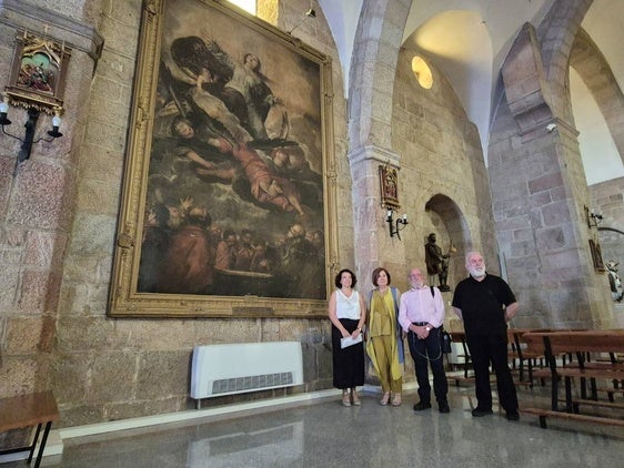 María Luisa López, Rosa López, Javier Muñiz y Juan Antonio Andújar junto a la obra