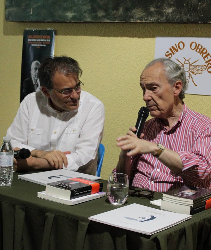 Imagen secundaria 2 - Diferentes momentos de la presencia del poeta en el Casino Obrero.