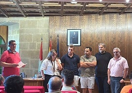 Algunos de los miembros de la nueva junta directiva del Albense, una vez concluida la asamblea extraordinaria.