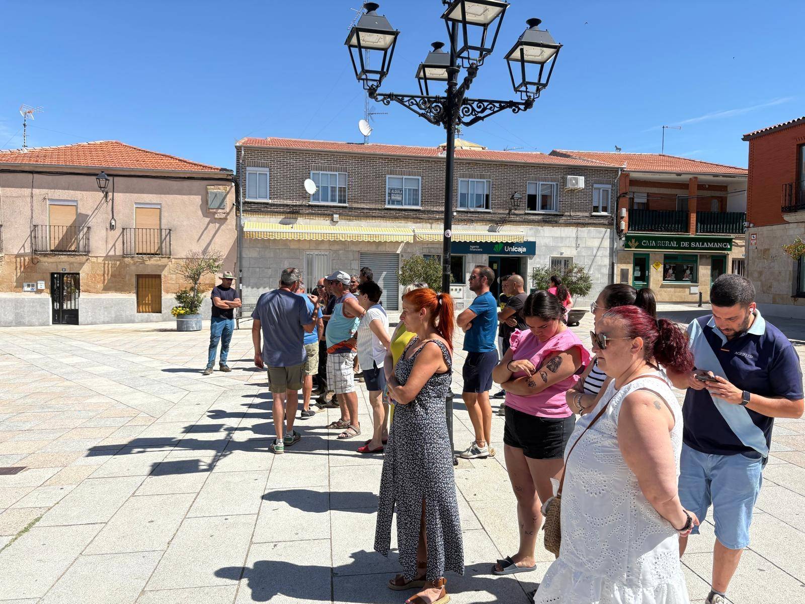 Decenas de tractores en las calles de Alaraz y Cantalpino en memoria de David Lafoz