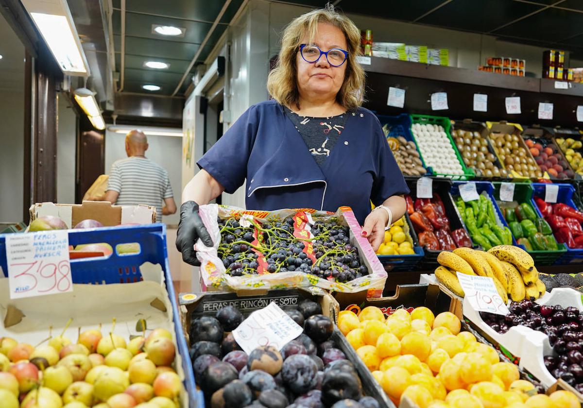 Una de las fruteras del Mercado.
