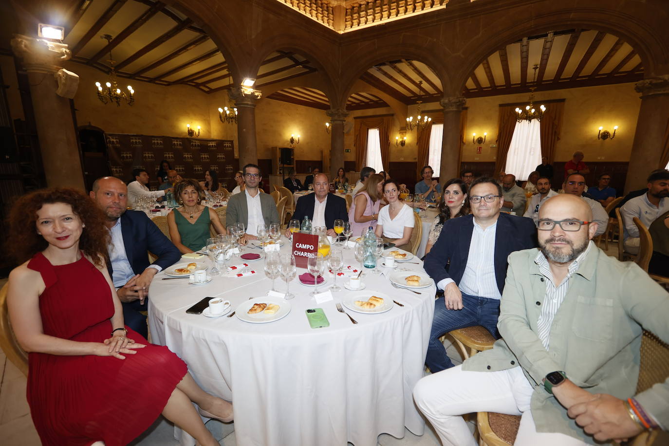 Ana Suárez (AECC Salamanca), Rodrigo Amaro (Meins), Ana Fermoso (Universidad Pontificia de Salamanca), Emilio Checa (Cámara de Comercio de Salamanca), Ignacio Javier Rivas (Ayuntamiento de Salamanca), Mónica Ponte (LA GACETA), María Osorio (Unicaja), Manuel Martín (Global Exchange) y Daniel Velasco (Ayuntamiento de Villamayor).