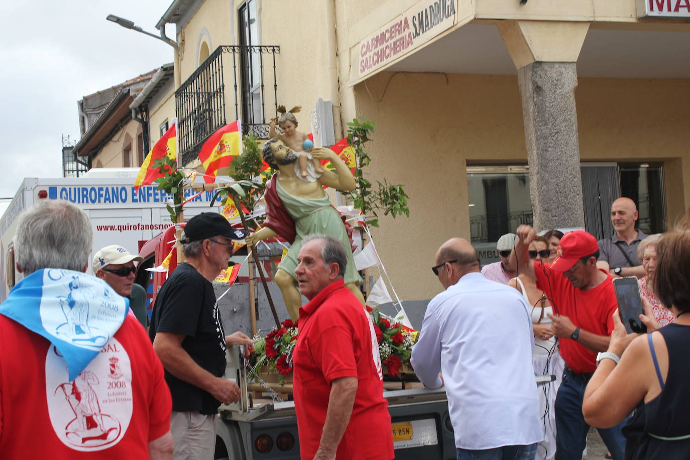 Masiva bendición de vehículos y conductores entre sonidos de claxon en La Fuente de San Esteban