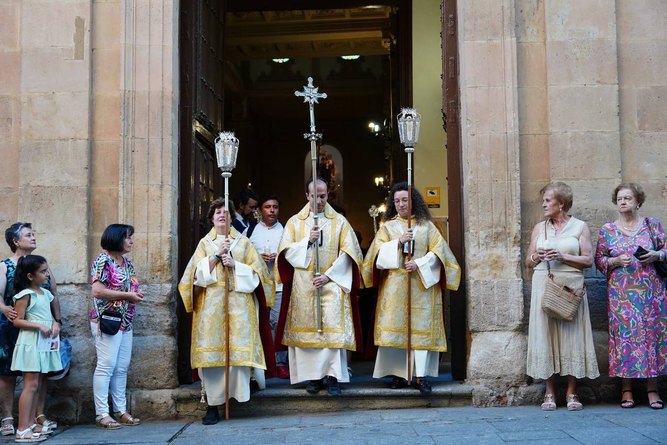 La Virgen del Carmen procesiona con un nuevo paso