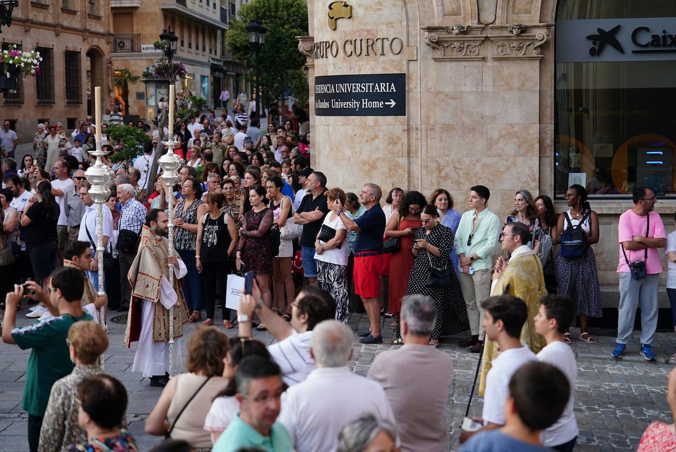 La Virgen del Carmen procesiona con un nuevo paso