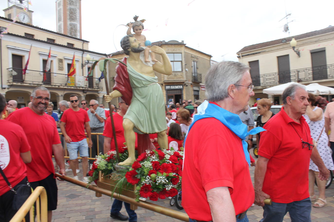 Masiva bendición de vehículos y conductores entre sonidos de claxon en La Fuente de San Esteban