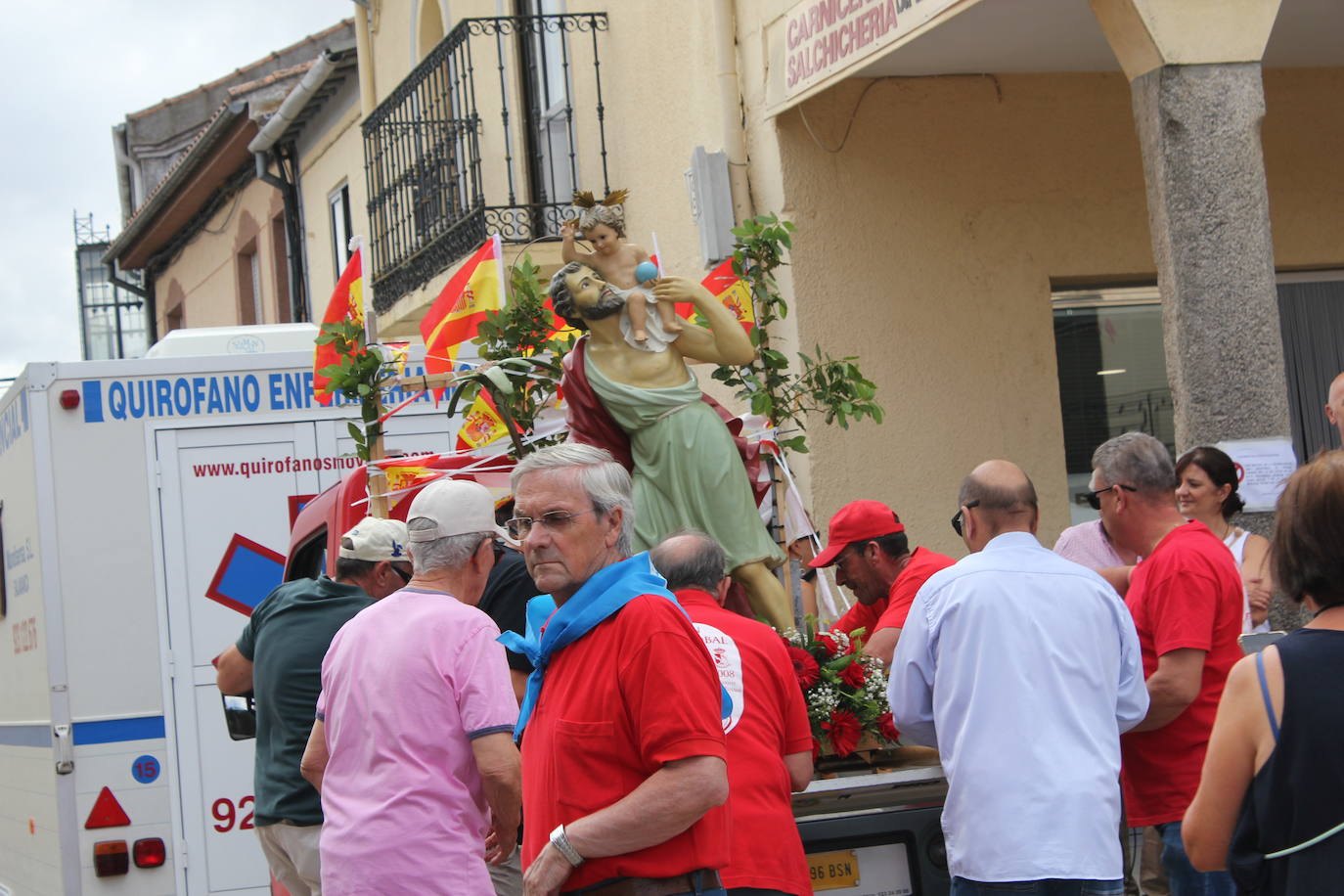 Masiva bendición de vehículos y conductores entre sonidos de claxon en La Fuente de San Esteban