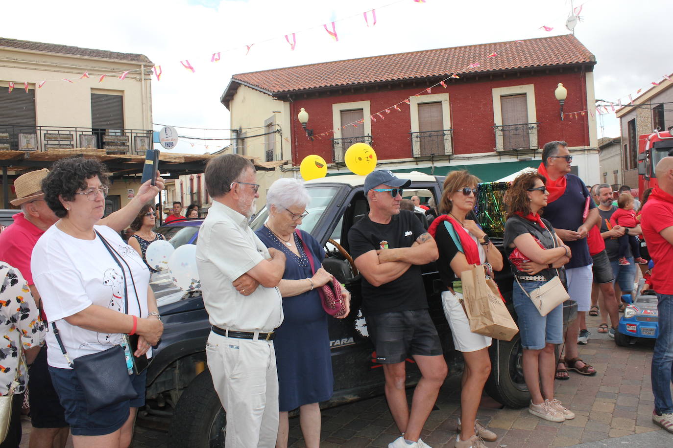 Masiva bendición de vehículos y conductores entre sonidos de claxon en La Fuente de San Esteban