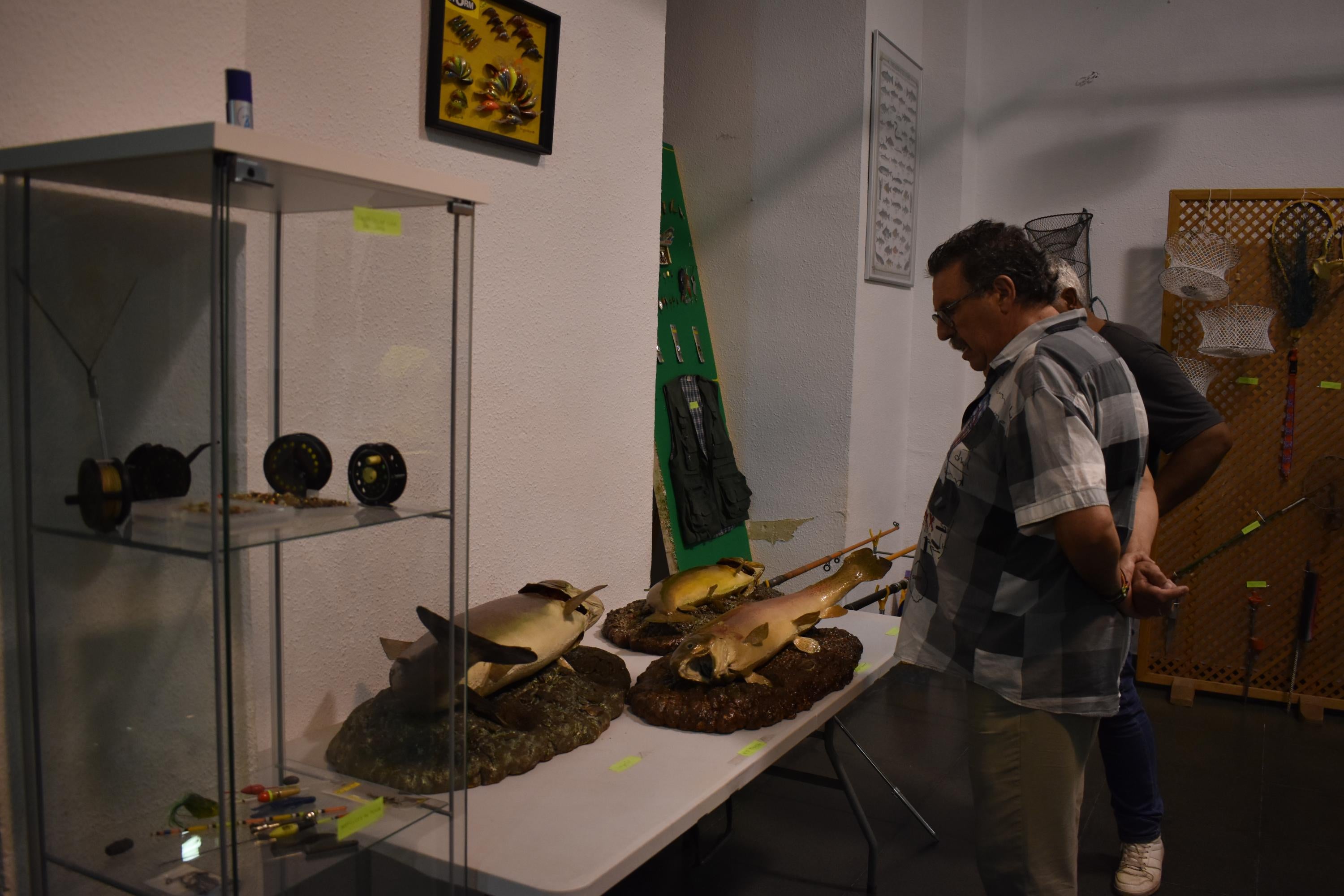 Tradición, técnica y pasión por la pesca reflejado en 250 artículos en Alba de Tormes