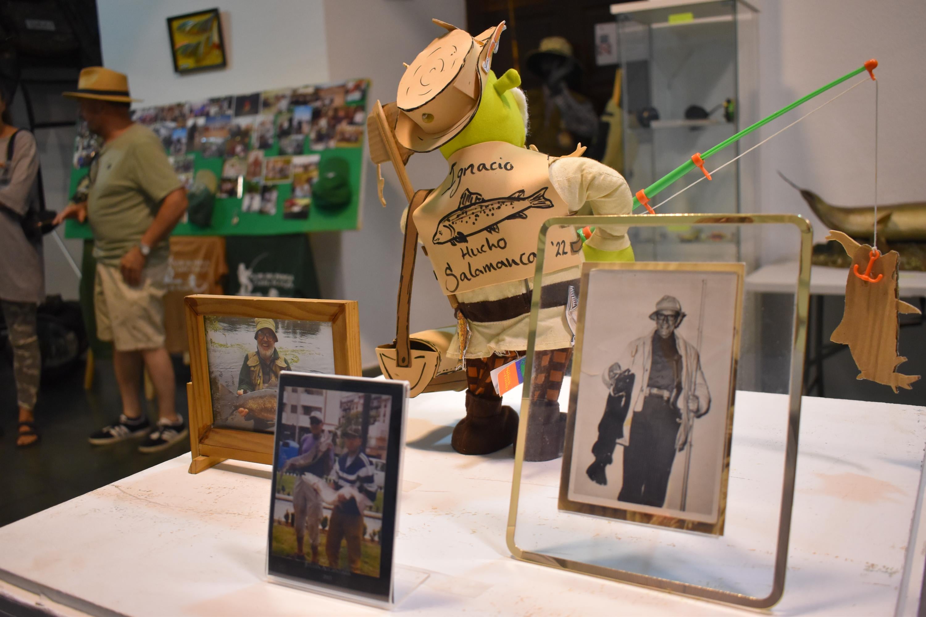 Tradición, técnica y pasión por la pesca reflejado en 250 artículos en Alba de Tormes