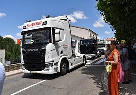 Bendición de vehículos a las puertas del río.
