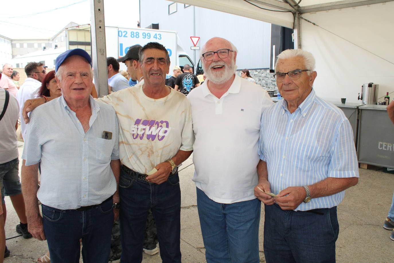 Los vecinos de Campillo de Salvatierra disfrutan de la comida festiva