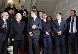 Javier Iglesias, Enrique Cabero y Carlos García Carbayo dialogan en una de las reuniones de la plataforma por el tren de Salamanca.