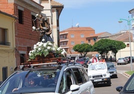 Llegada de la procesión a la Iglesia de San Cristóbal para la bendición.