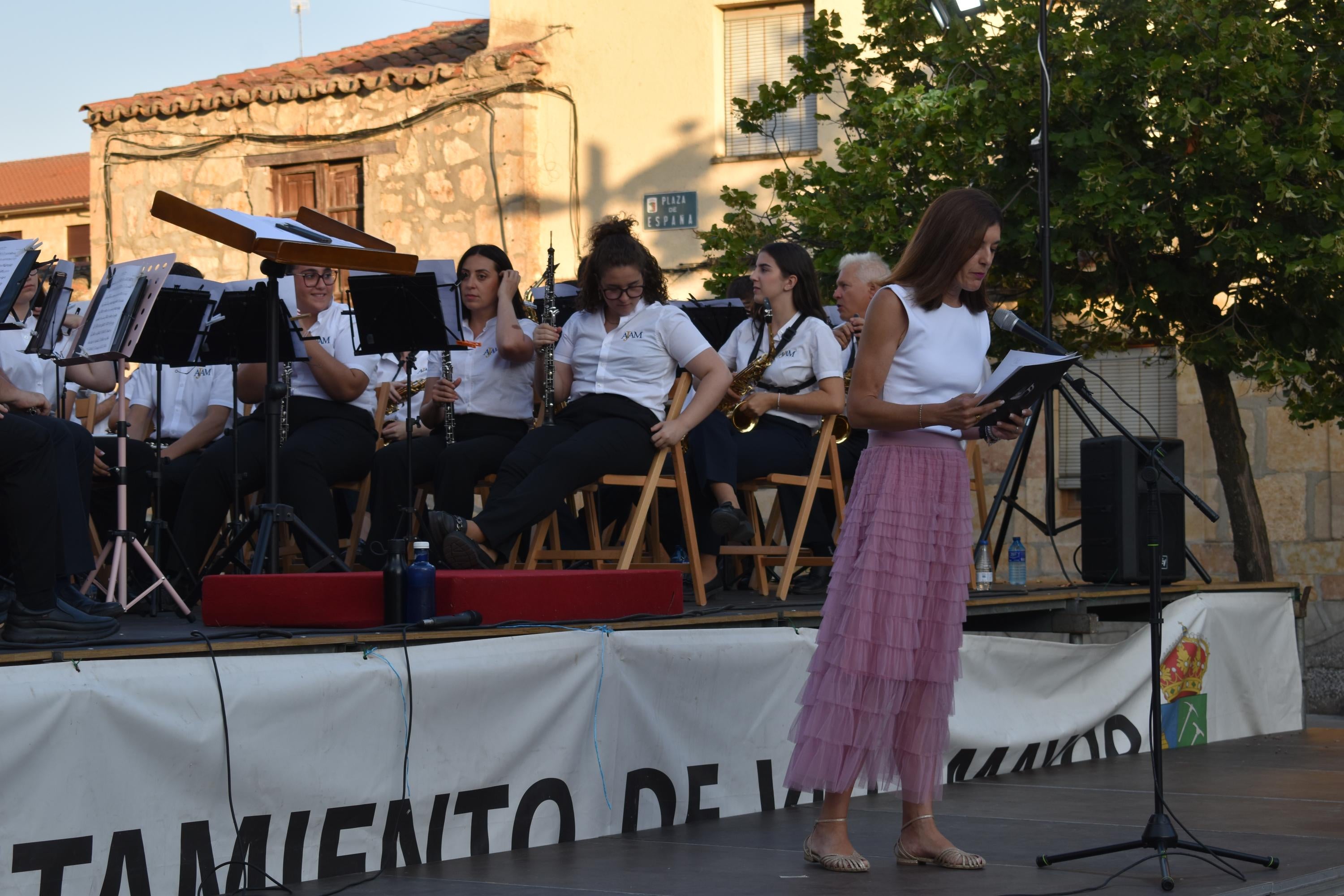 Villamayor vibra al ritmo de 100 músicos en sus 'Noches de verano'