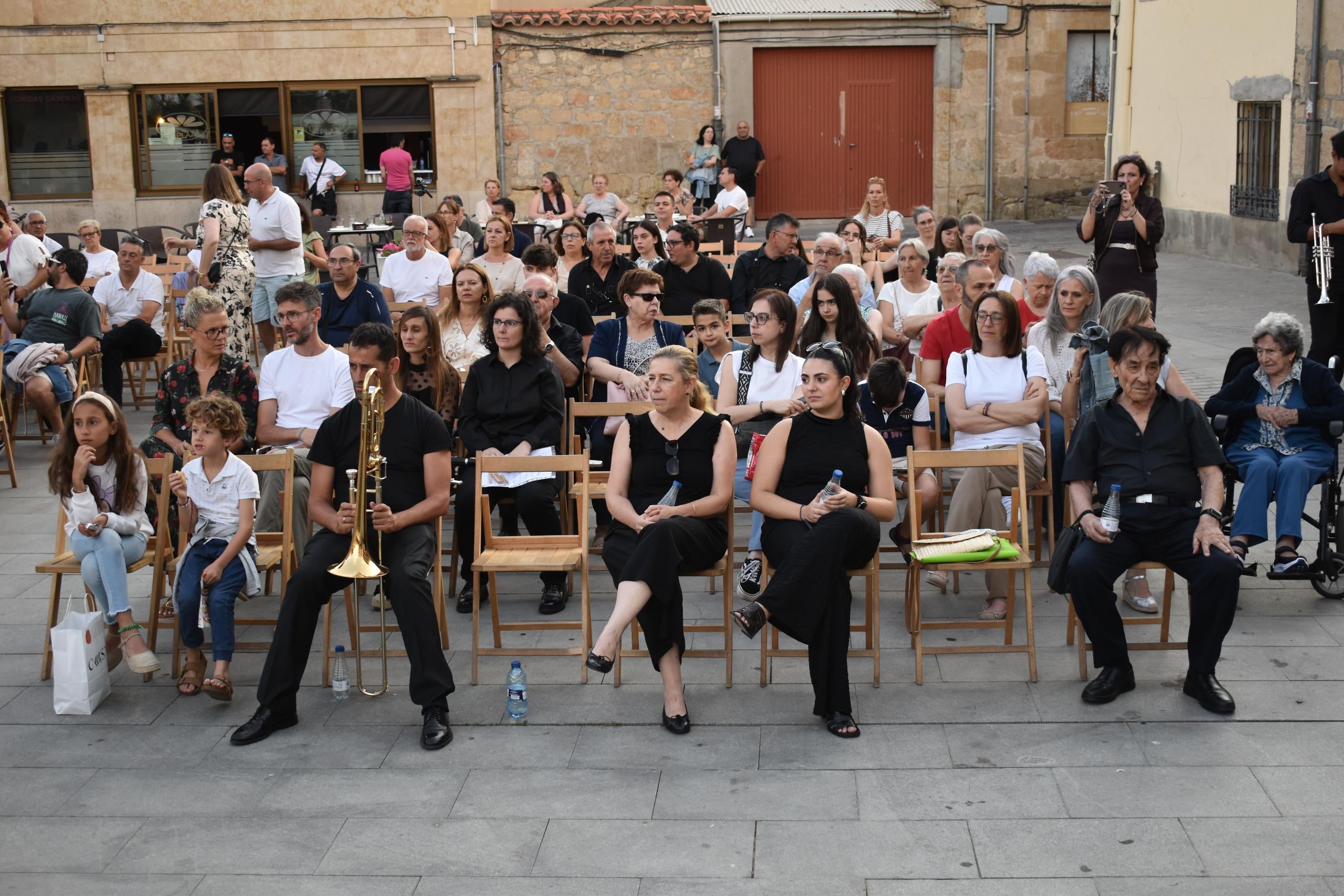 Villamayor vibra al ritmo de 100 músicos en sus 'Noches de verano'