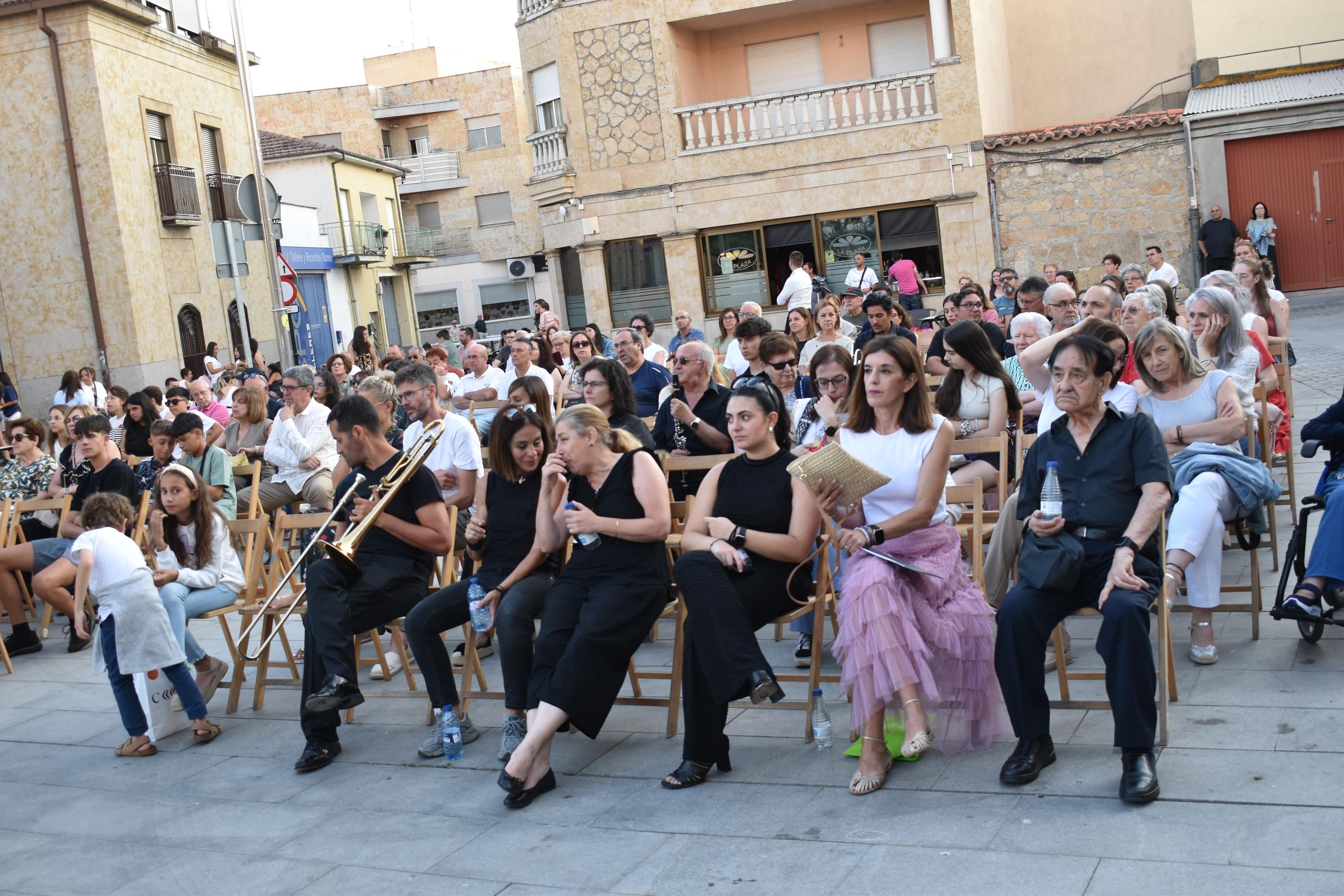 Villamayor vibra al ritmo de 100 músicos en sus 'Noches de verano'