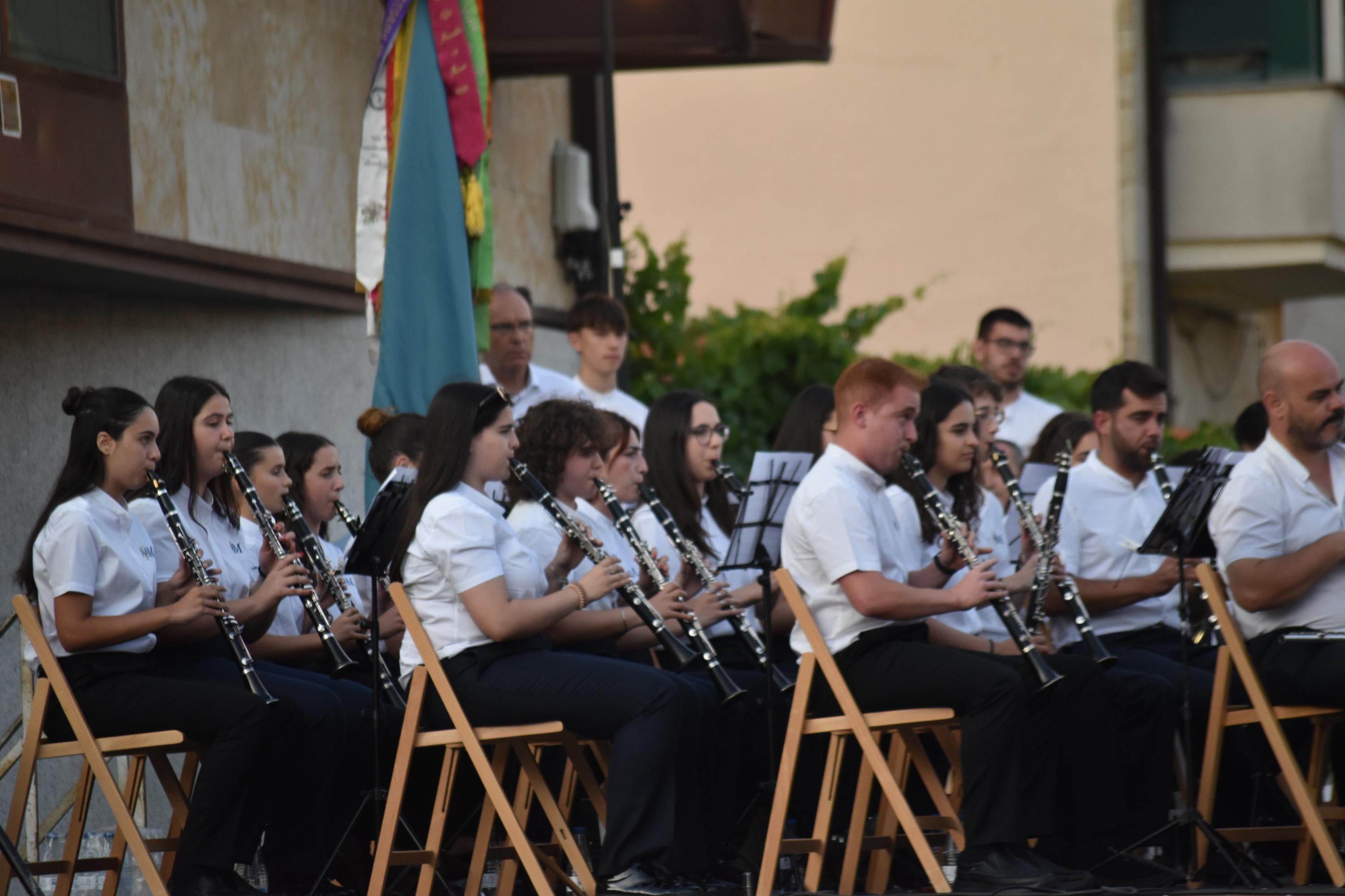 Villamayor vibra al ritmo de 100 músicos en sus 'Noches de verano'