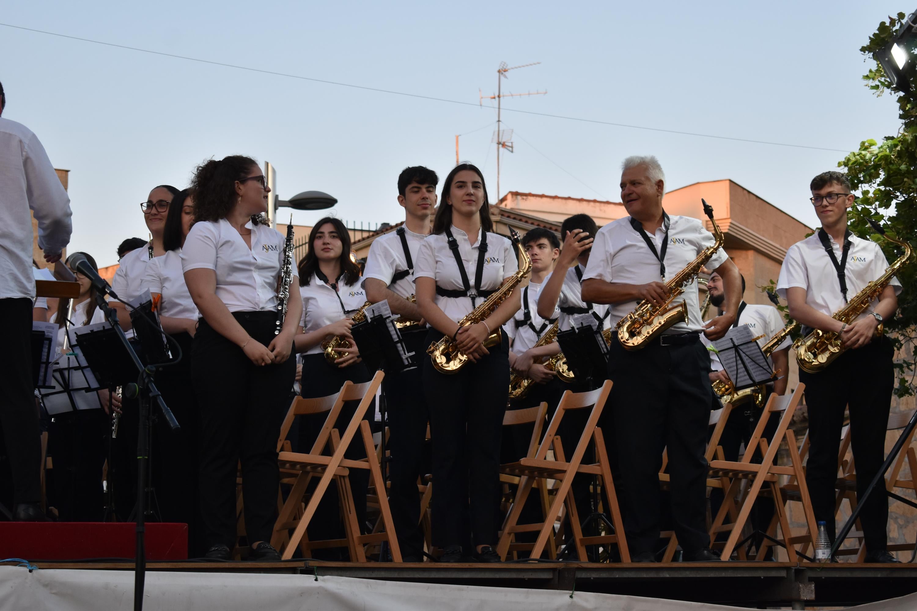 Villamayor vibra al ritmo de 100 músicos en sus 'Noches de verano'