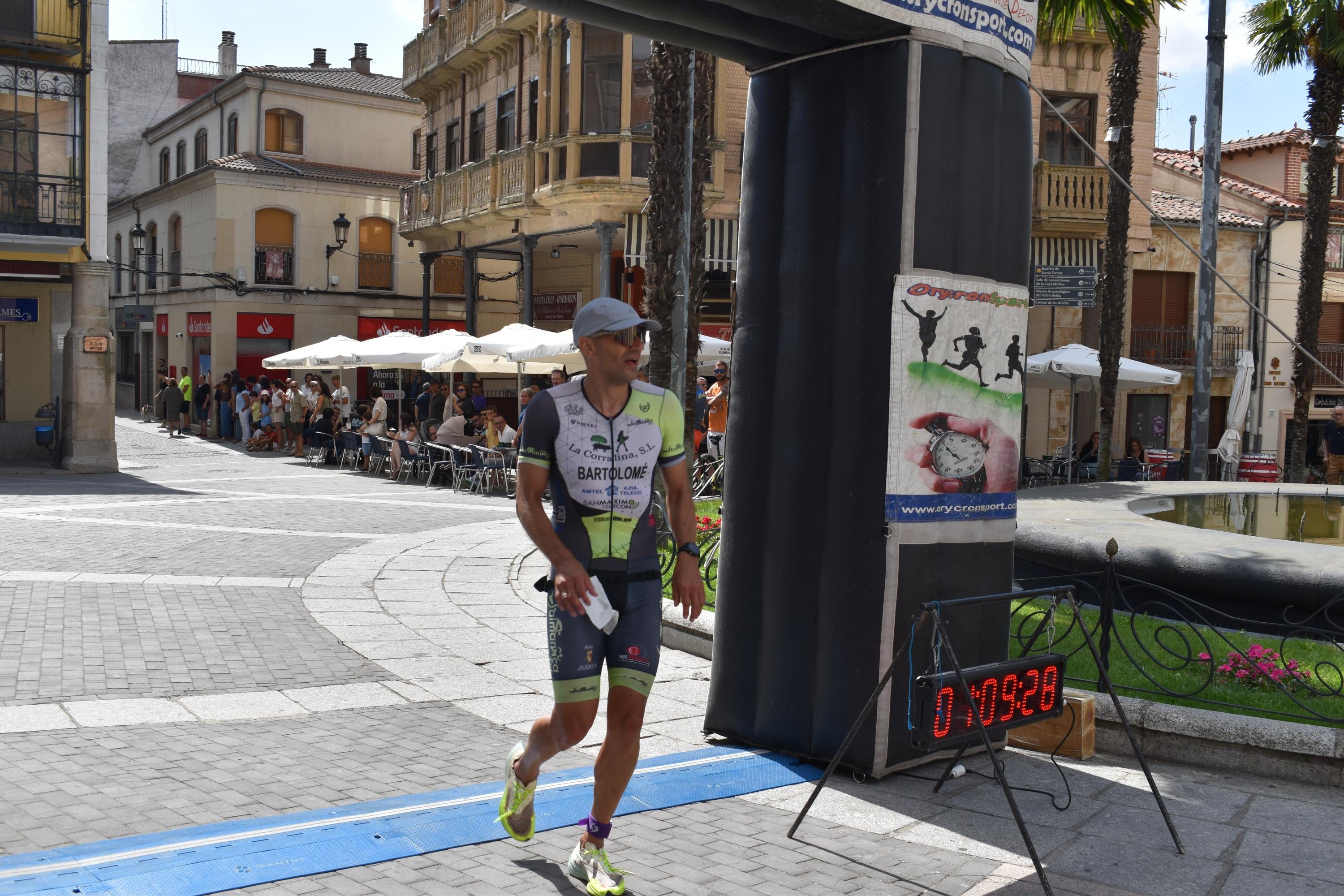 Pablo Herrero y Ester Rodríguez terminan los primeros en el triatlón de Alba de Tormes
