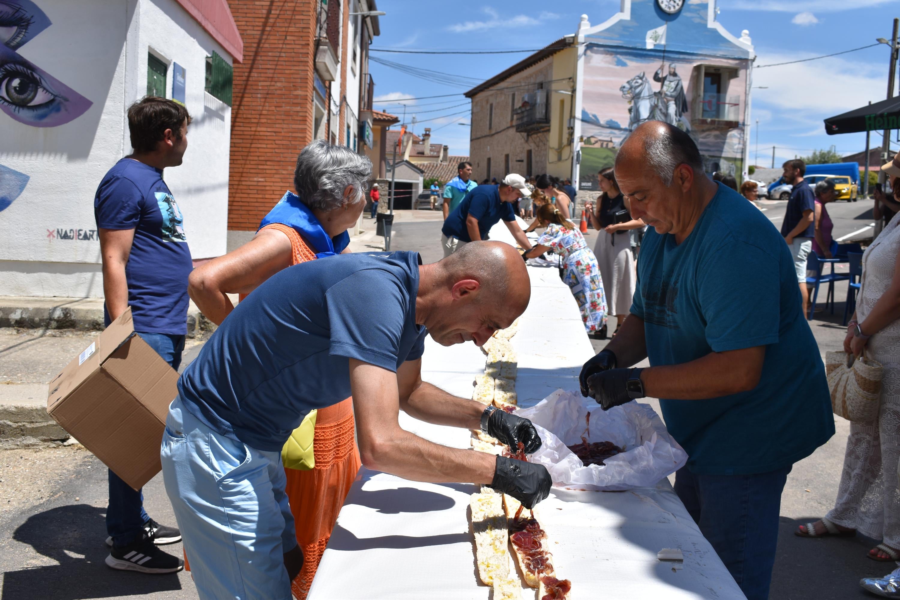 Así es el megabocata de jamón que bate récords en Salamanca: ¡mide 60 metros!