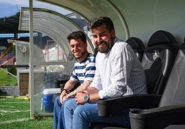 Jorge García y Carlos Valverde, en uno de los banquillos del Helmántico.