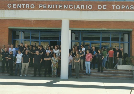 Trabajadores del centro penitenciario de Topas, en una concentración anterior.