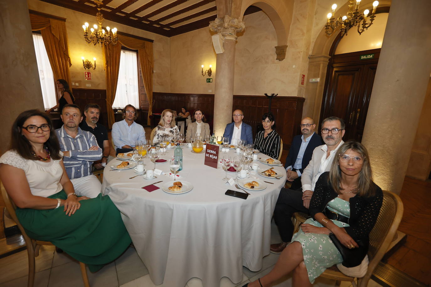 María del Mar Marcos y Pedro Calero (Universidad de Salamanca), Javier Rivas (Rivas Real Estate), Alfonso Barbero (Asociación de Energías Renovables de Salamanca), Antonia Olivares, María Jesús San José (LA GACETA), José Manuel Santos (Centro de Estudios Brasileños), Julia Rivas (Alcaldesa de Topas), Carlos Sánchez, José Ignacio Sánchez (Universidad de Salamanca) y Patricia Gálvez (Oca Global).
