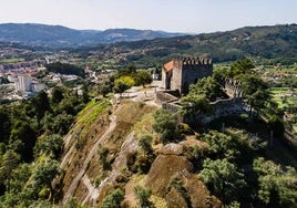 El castillo medieval en lo alto del Monte do Pilar.