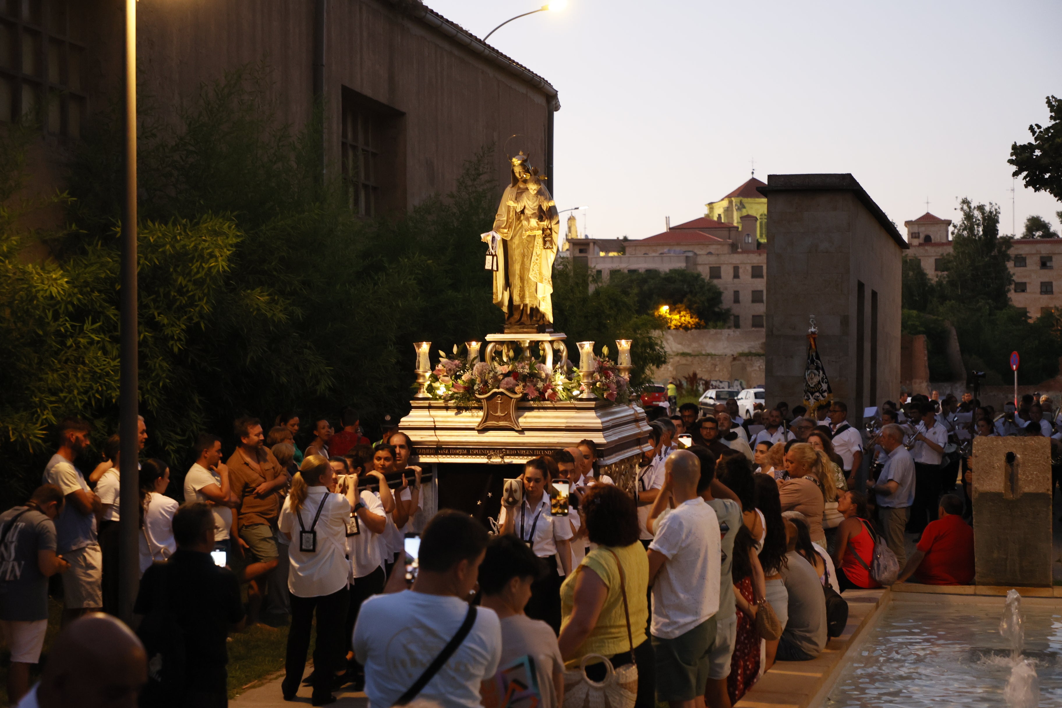 Procesión de la Virgen del Carmen por la ribera del Tormes