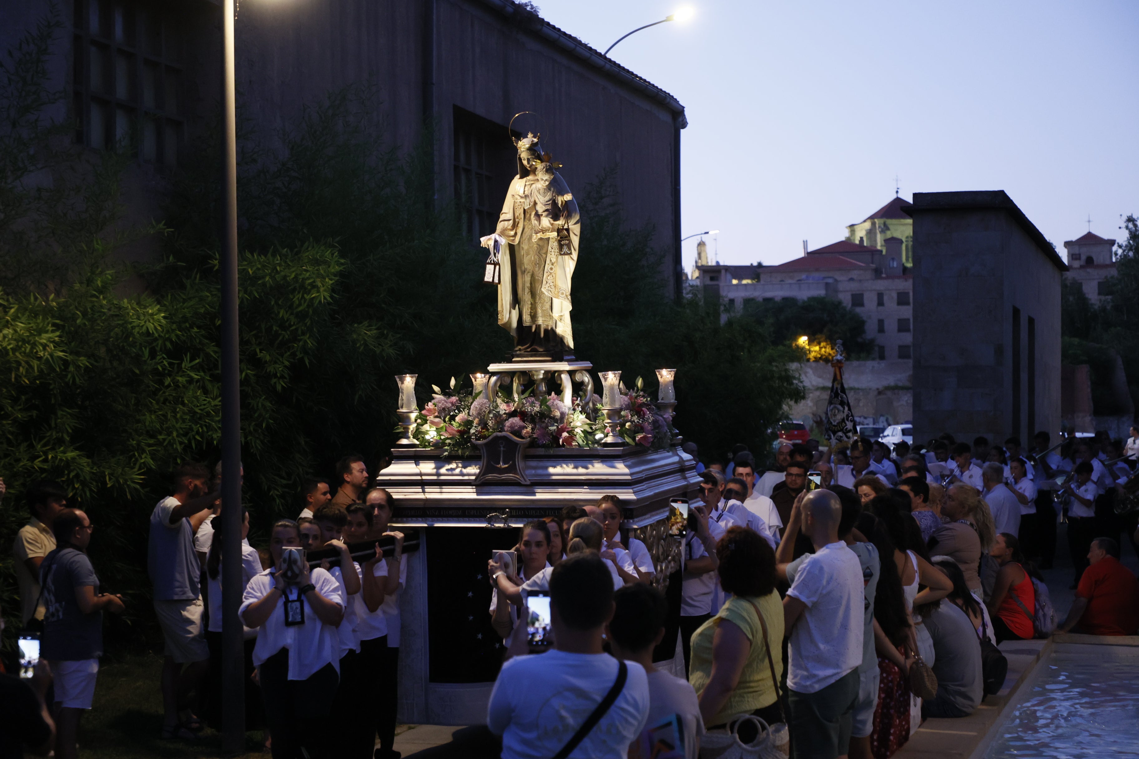 Procesión de la Virgen del Carmen por la ribera del Tormes