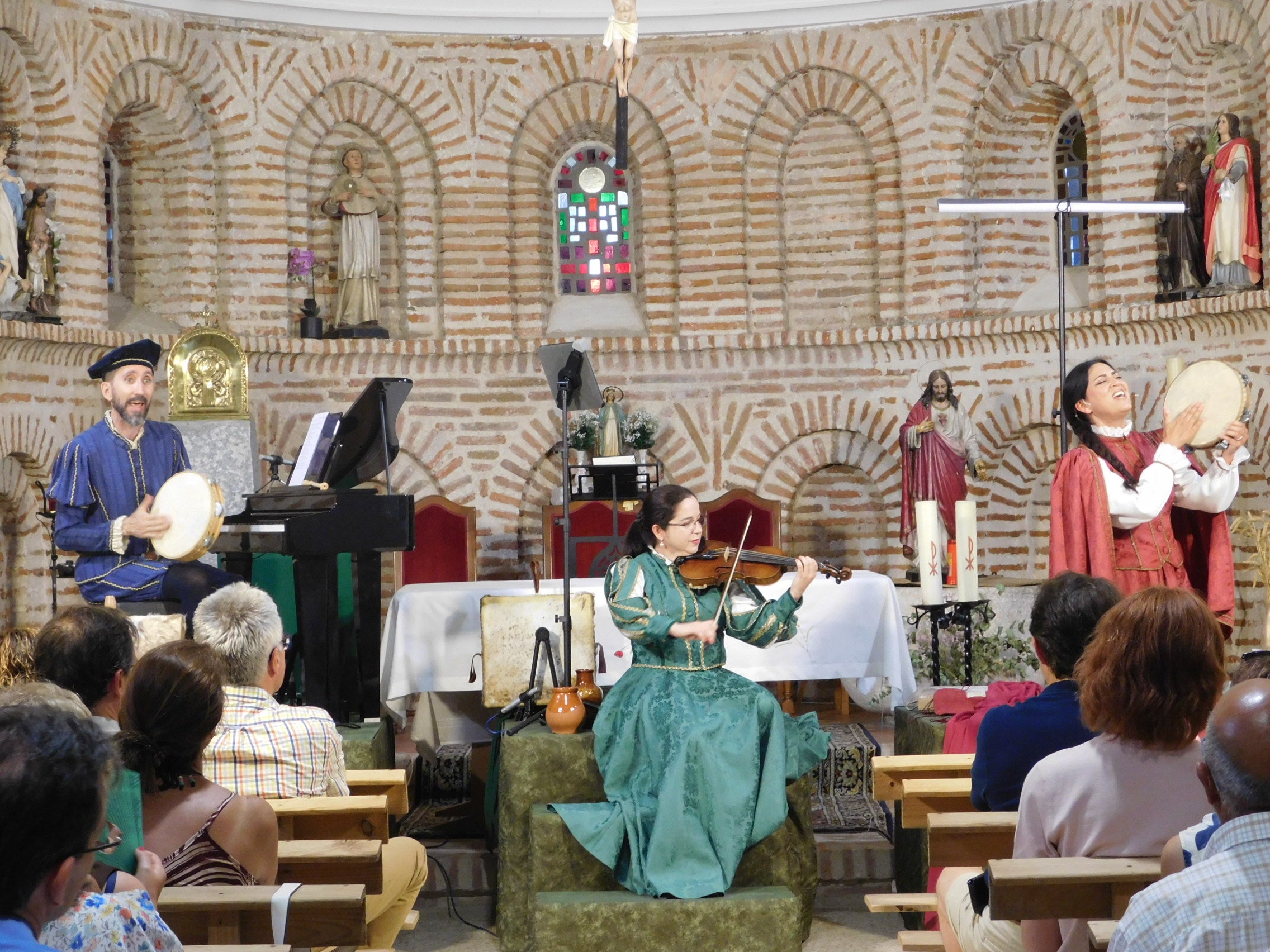 «Arcos y Ecos», un recital que toca el alma en Pedrosillo de Alba