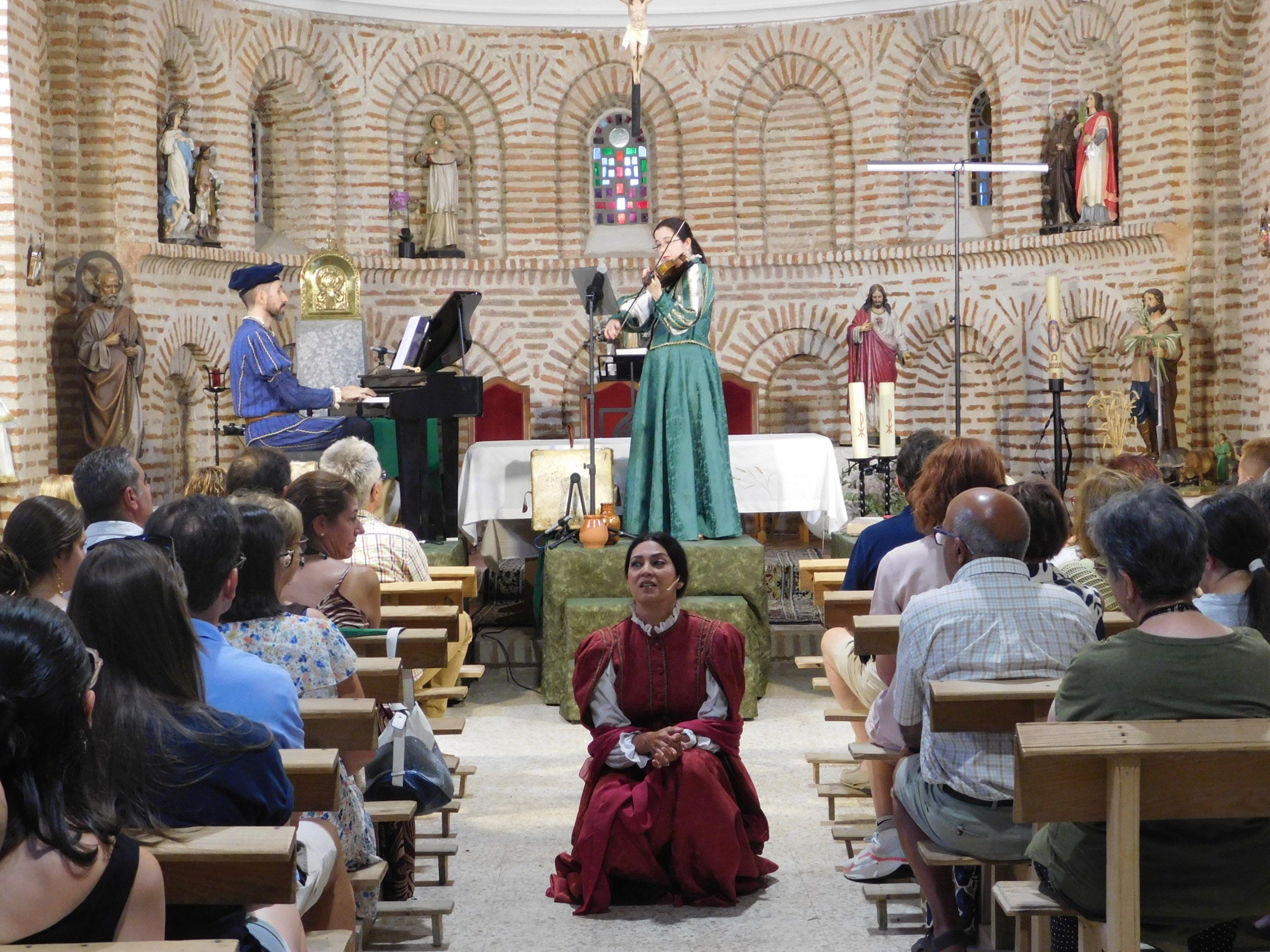 «Arcos y Ecos», un recital que toca el alma en Pedrosillo de Alba