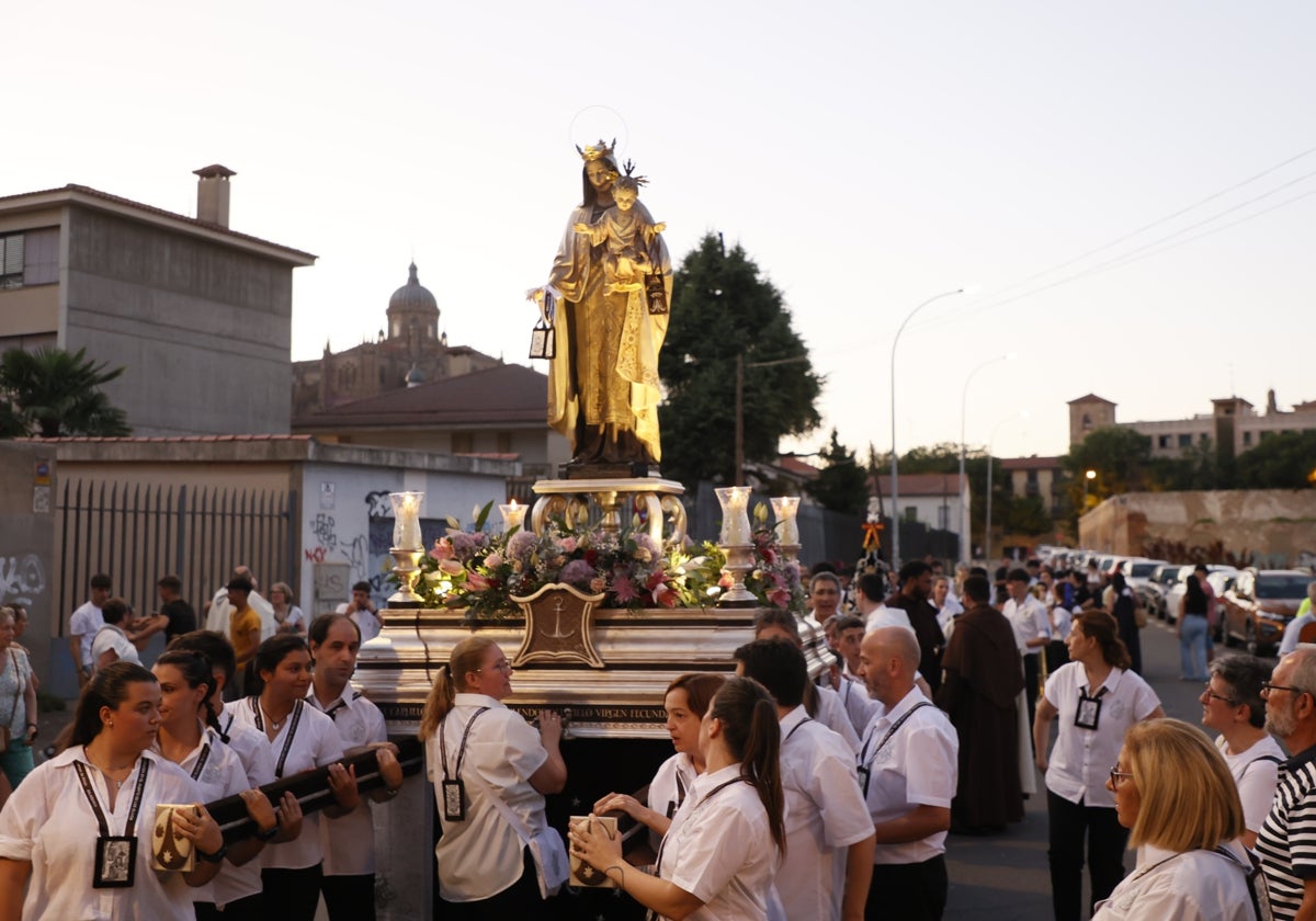 Procesión de la Virgen del Carmen por la ribera del Tormes