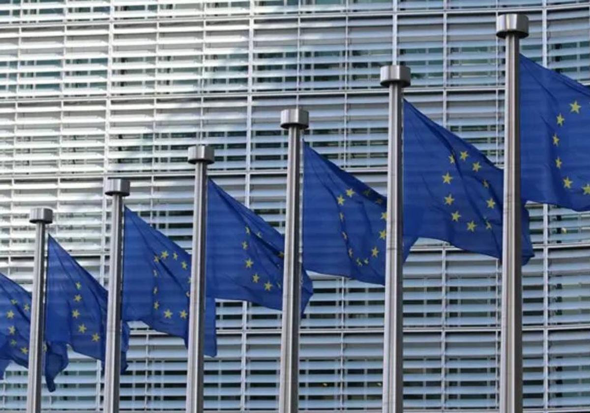 Banderas de la Unión Europea (UE).
