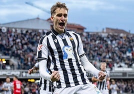 Pere Marco, celebrando un gol con el Castellón.