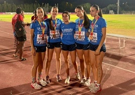 Las componentes del CD La Armuña, con la medalla de bronce en Castellón.