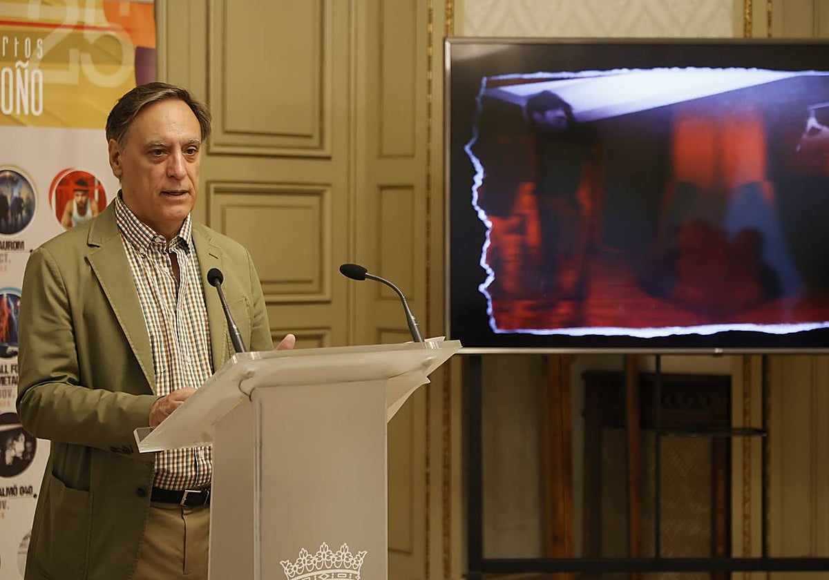 El alcalde de Salamanca, Carlos García Carbayo, este jueves en el Salón de Recepciones.