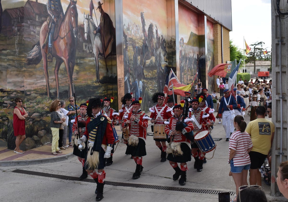 Momento del desfile del pasado año en Arapiles.