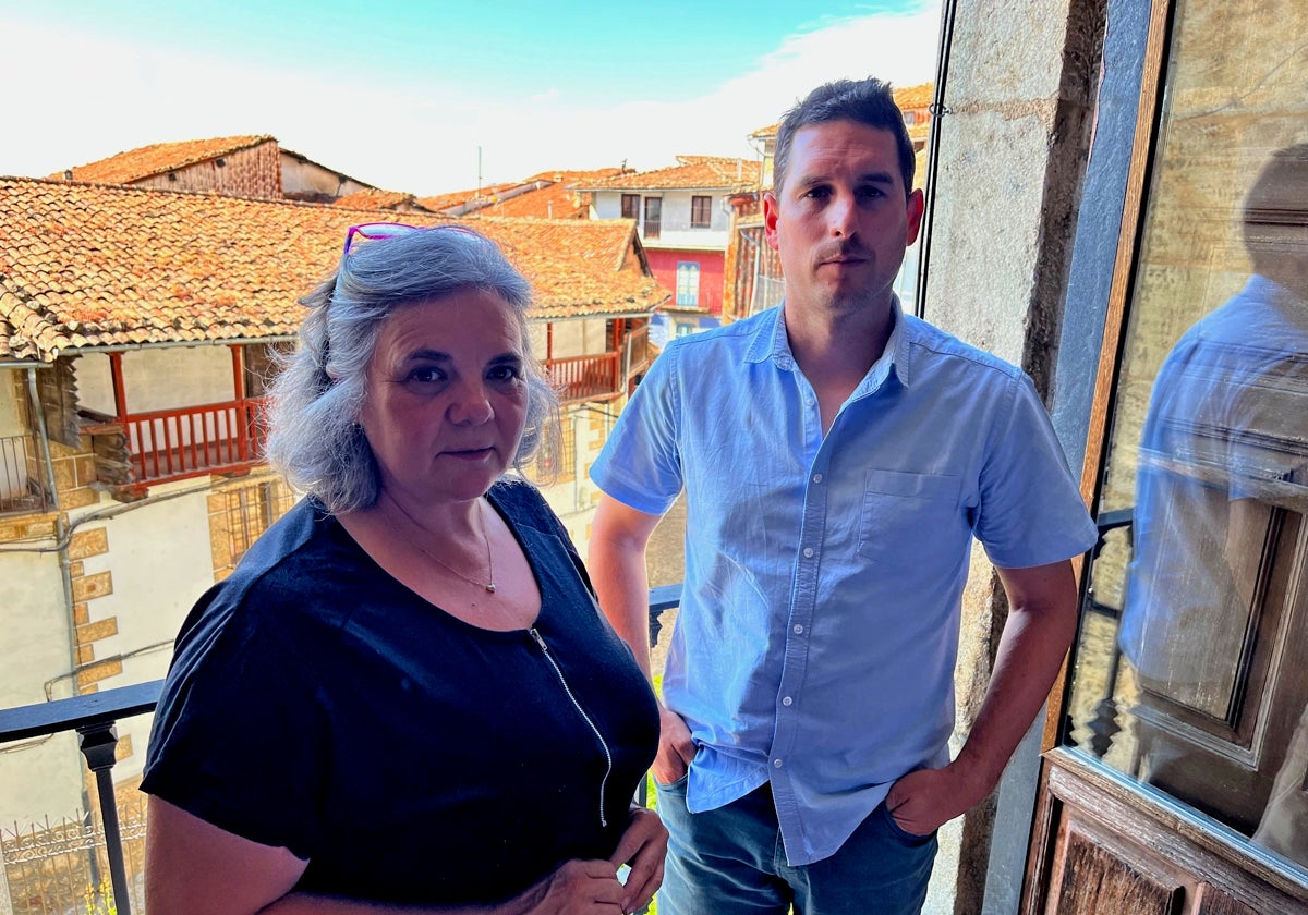 La alcaldesa, Elvira Fernández, y el teniente de alcalde, Miguel Rodero, en el Ayuntamiento.