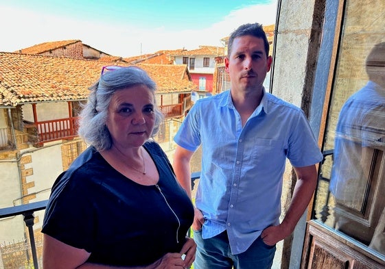 La alcaldesa, Elvira Fernández, y el teniente de alcalde, Miguel Rodero, en el Ayuntamiento.