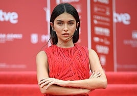 Lucía Rivera posa en la alfombra roja.