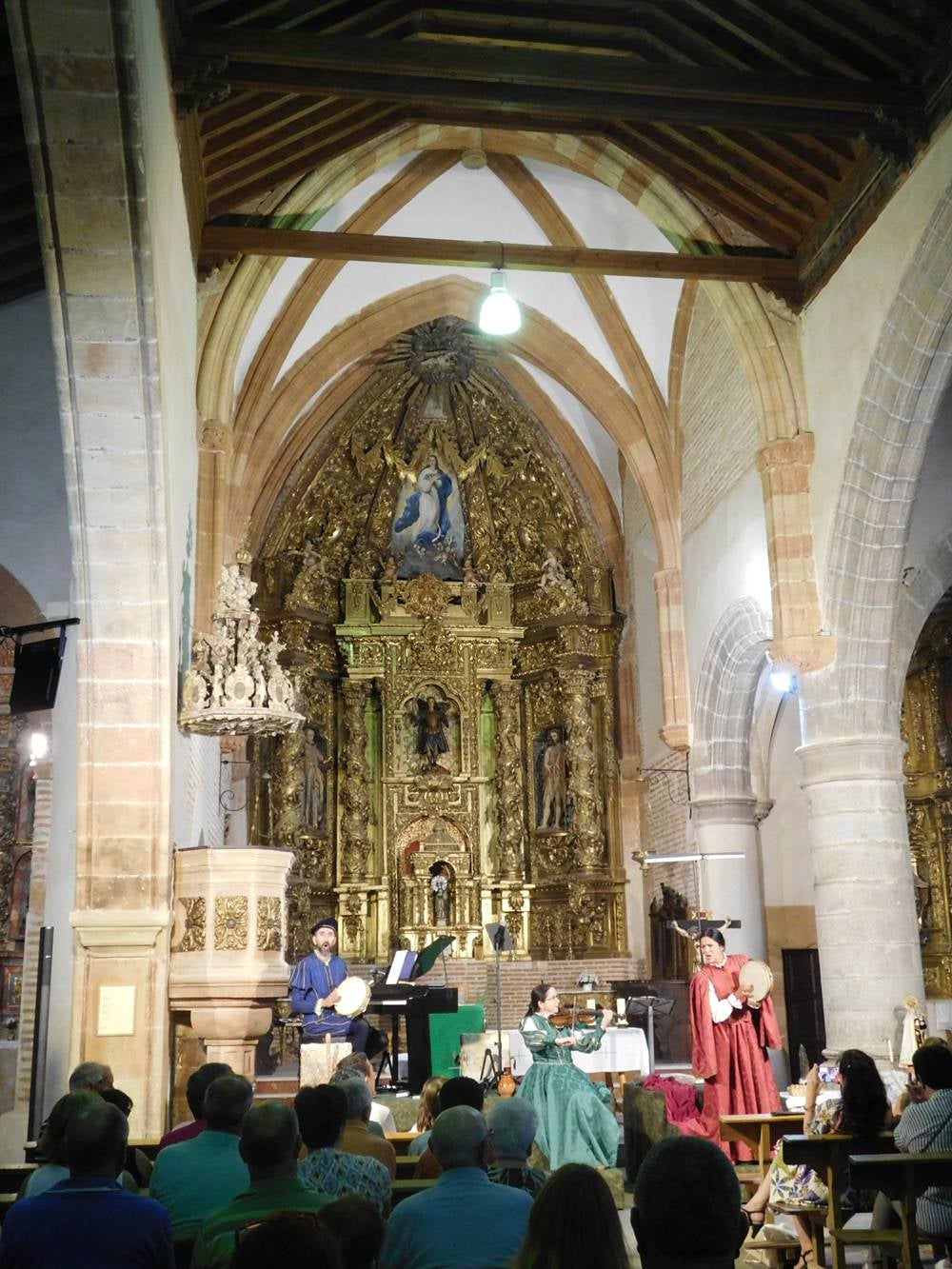 La imponente iglesia de Zorita de la Frontera recibe “Arcos y Ecos”.