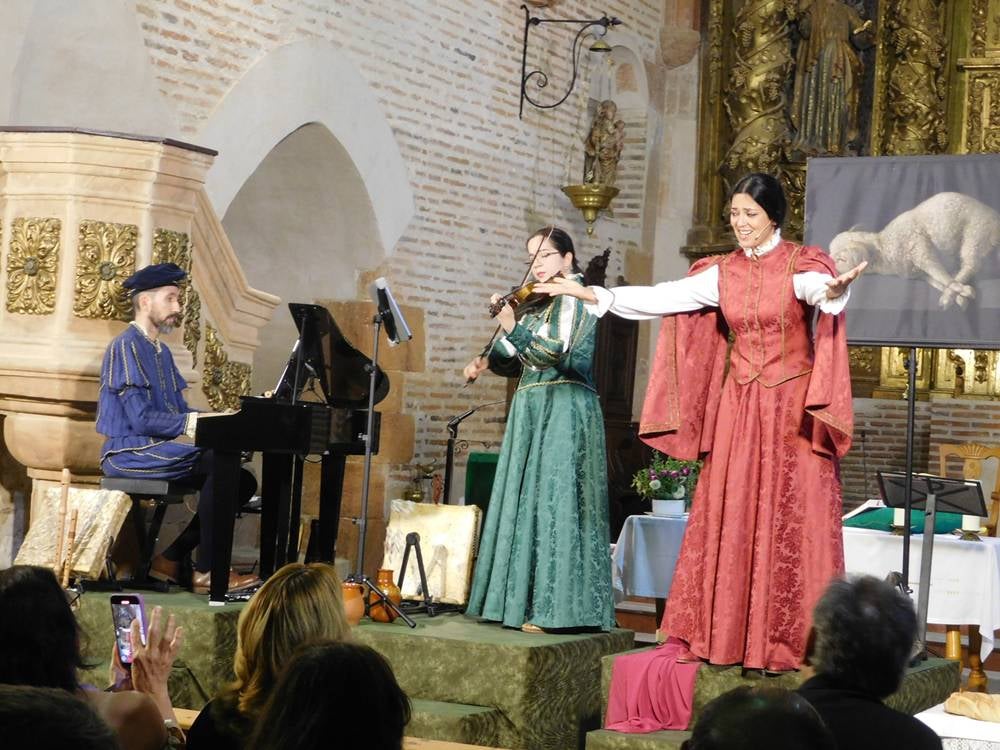 La imponente iglesia de Zorita de la Frontera recibe “Arcos y Ecos”.