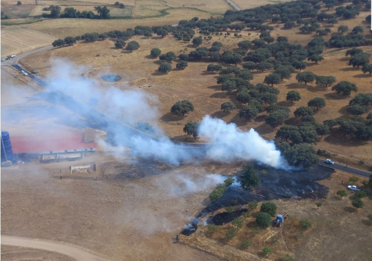 Imagen del incendio declarado en Aldehuela de la Bóveda.