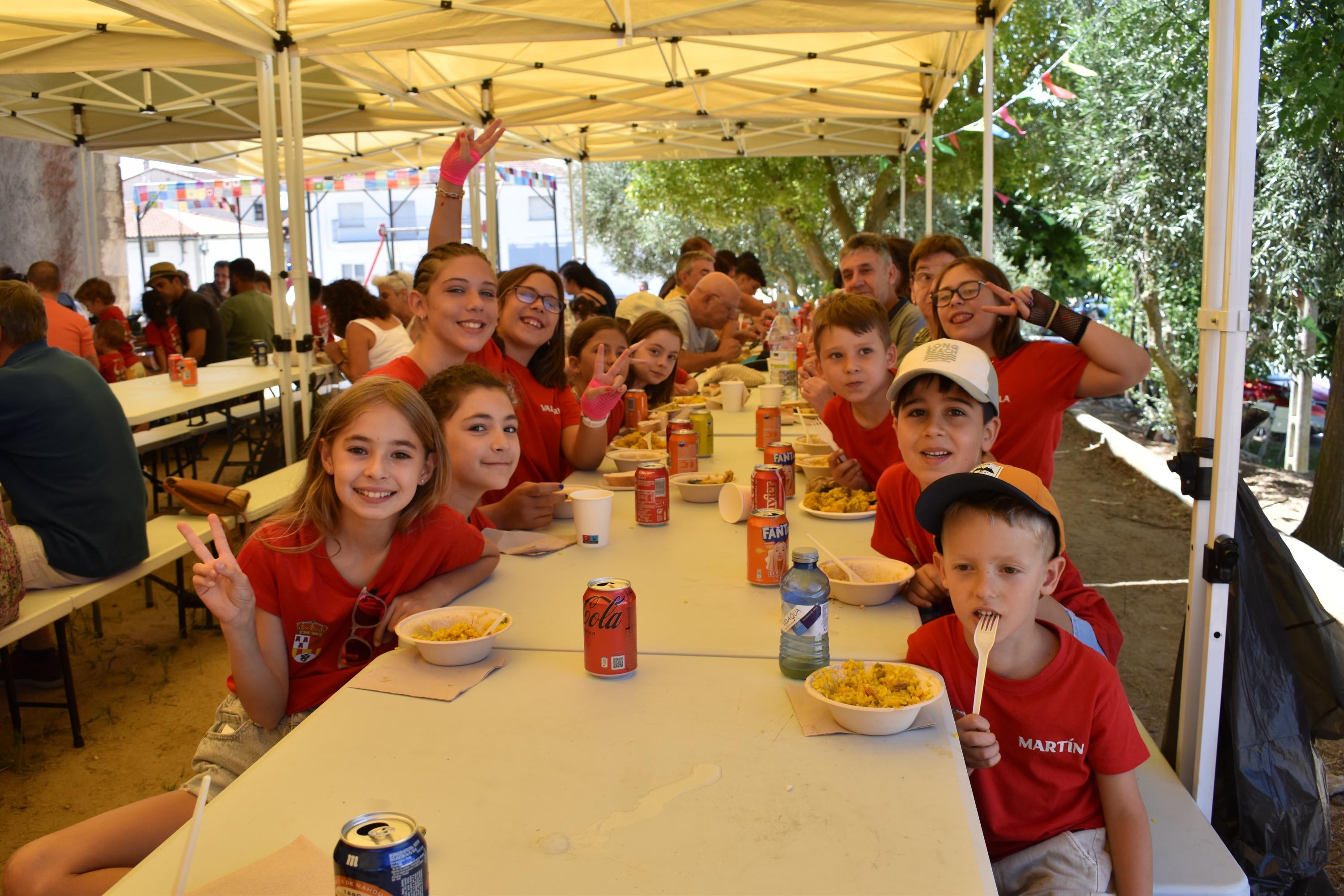 Convivencia y buen yantar en las Fiestas de la Juventud de Torresmenudas