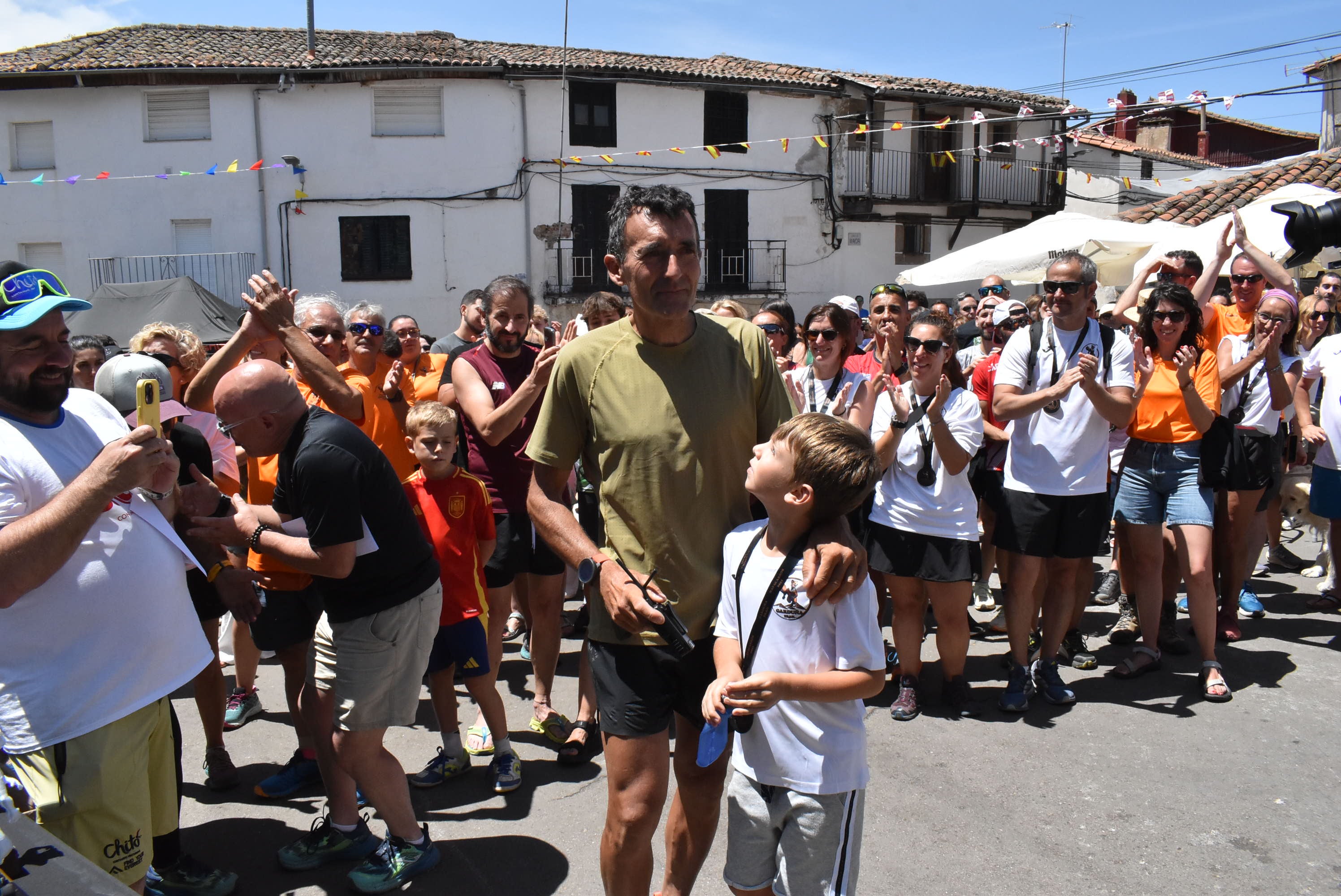 Miguel Heras recibe un sincero homenaje en Navacarros