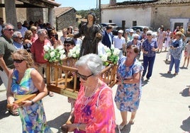 Los fieles acompañaron a Santa María Magdalena en la procesión.