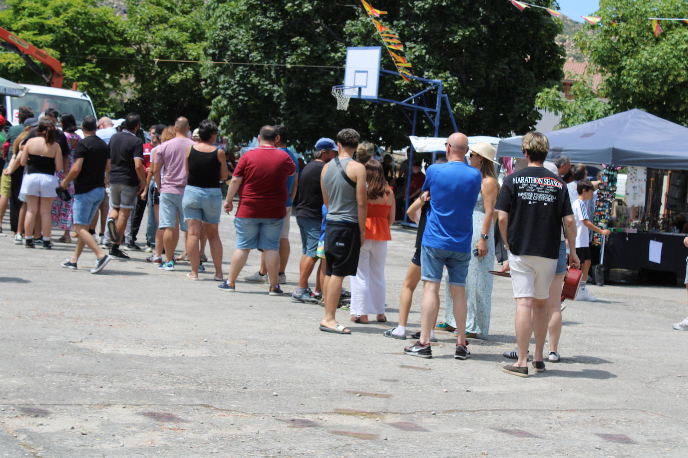 Quinientos vecinos disfrutan de su paella en El Tejado